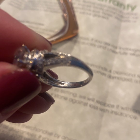 Diamond Nexus Labs stone with Diamond and white gold setting - Picture 9 of 9